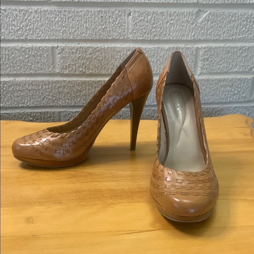 Andrew Geller “Knot” Woven Leather Platform Stacked heels Women's size 7.5M EUC